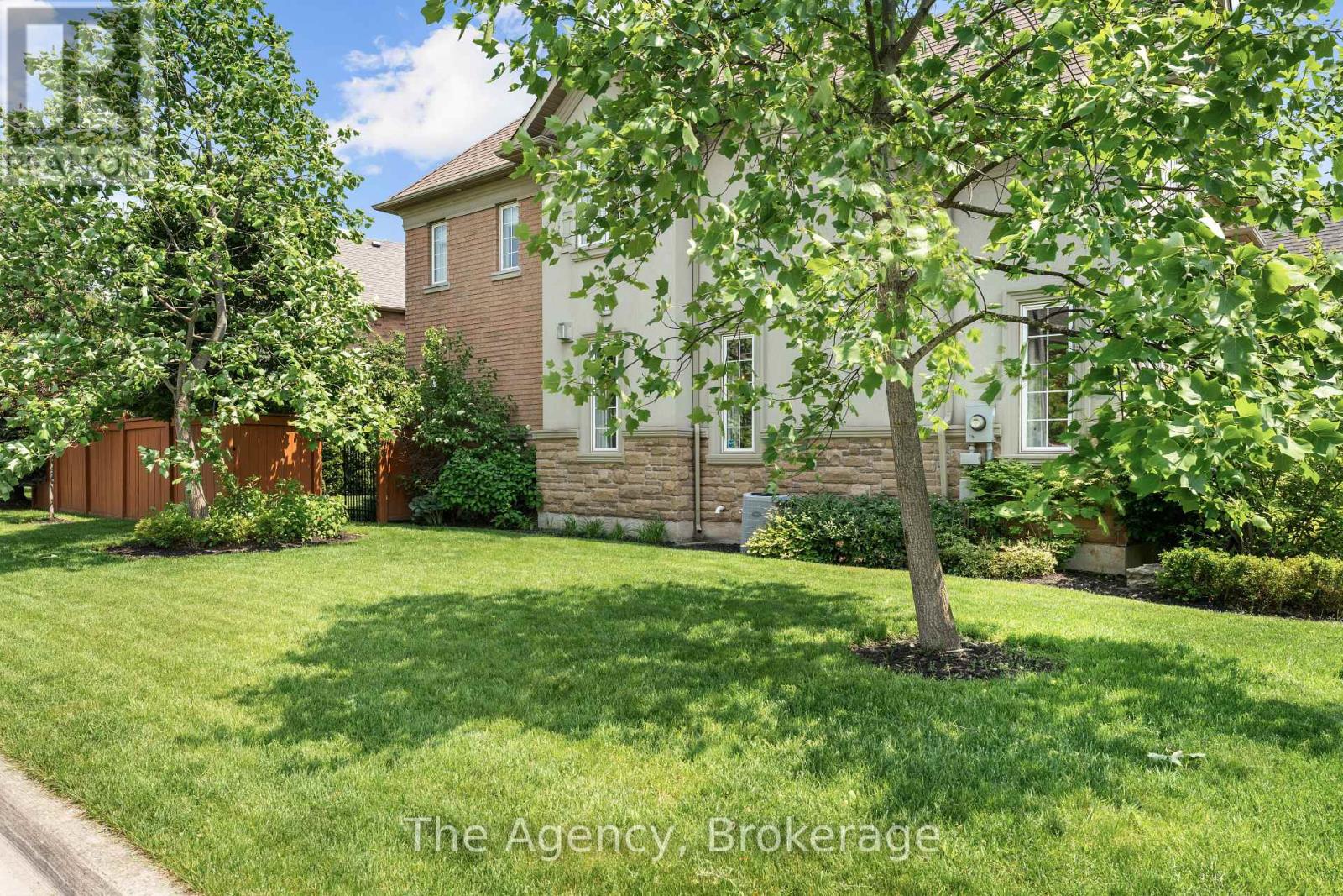297 Fritillary Street, Oakville, Ontario L6L 6W7 - Photo 6 - W12228939