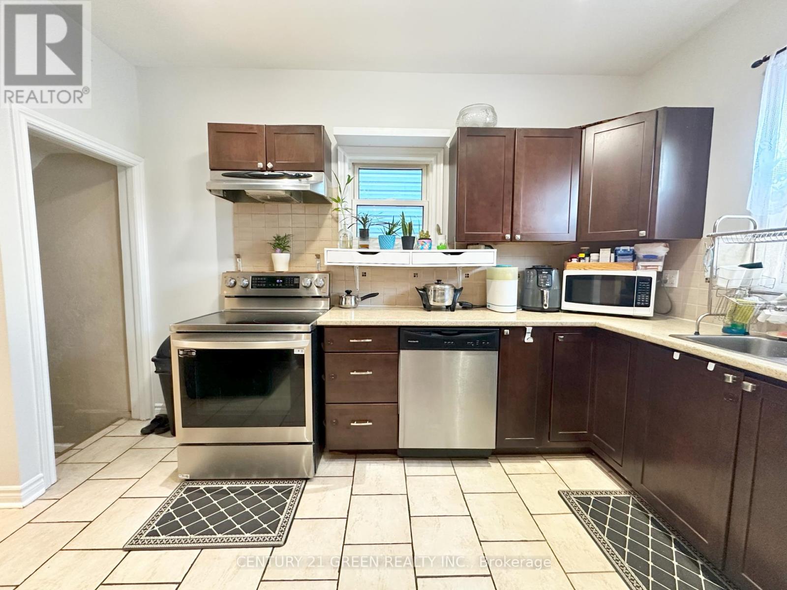 61 Francis Street, Hamilton, Ontario  L8L 3V2 - Photo 6 - X12196512