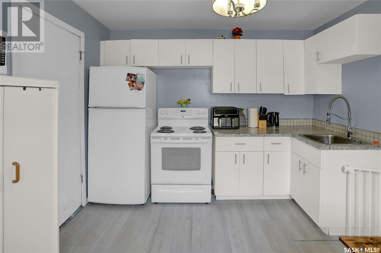 Property at 640 GARNET STREET image 4