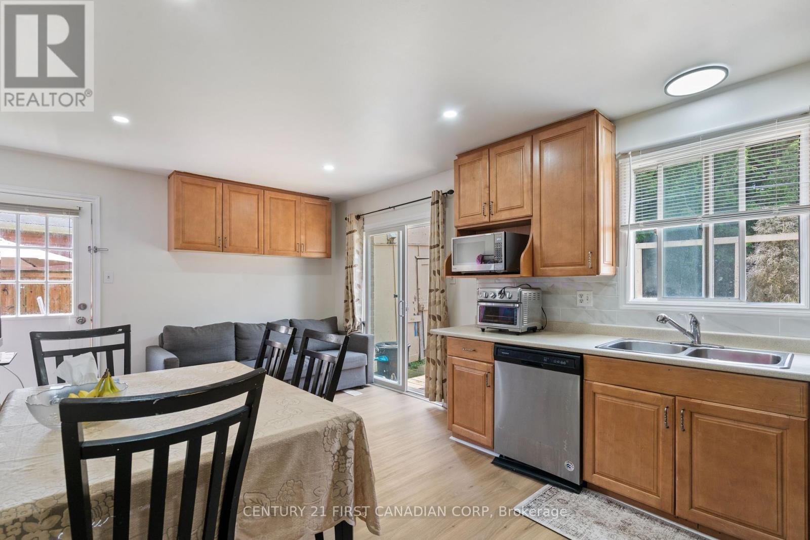 139 Kimberley Avenue, London South (South J), Ontario  N5Z 4Z2 - Photo 11 - X12229168