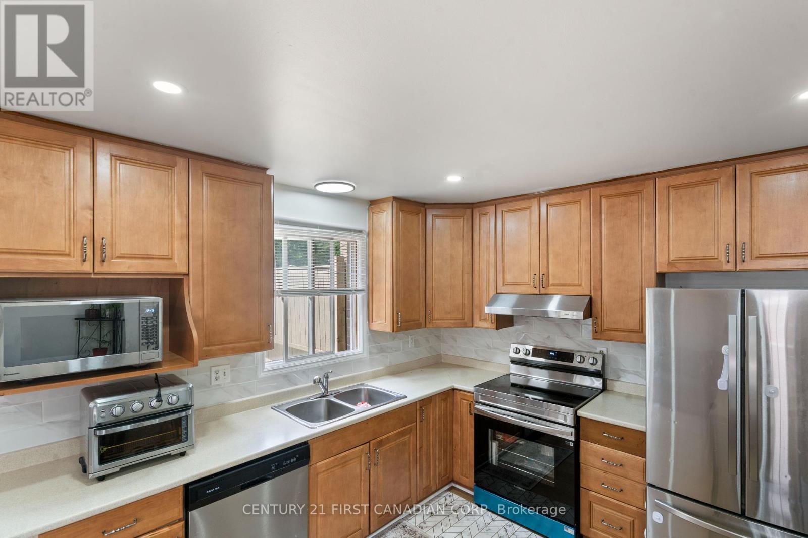139 Kimberley Avenue, London South (South J), Ontario  N5Z 4Z2 - Photo 14 - X12229168