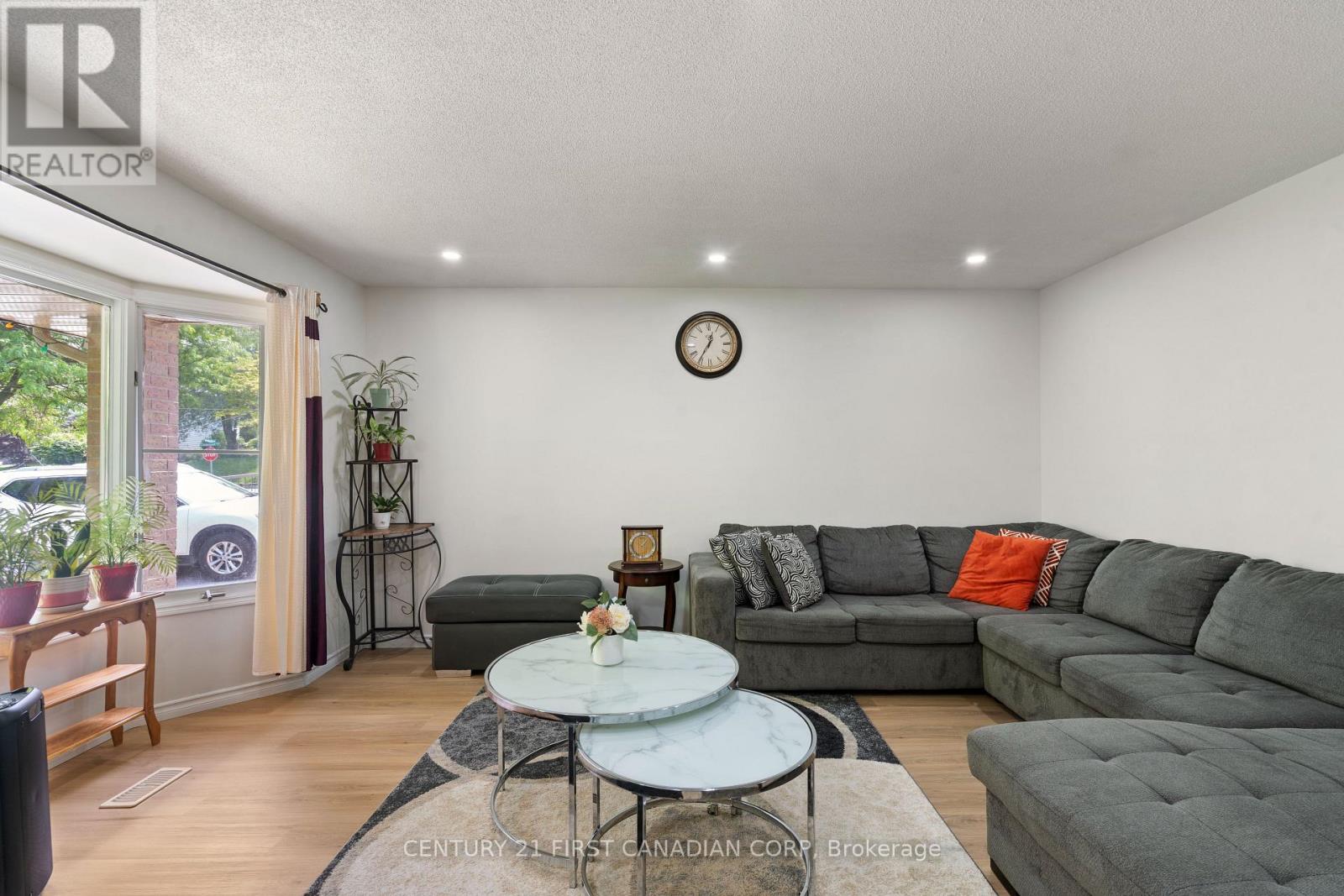 139 Kimberley Avenue, London South (South J), Ontario  N5Z 4Z2 - Photo 7 - X12229168