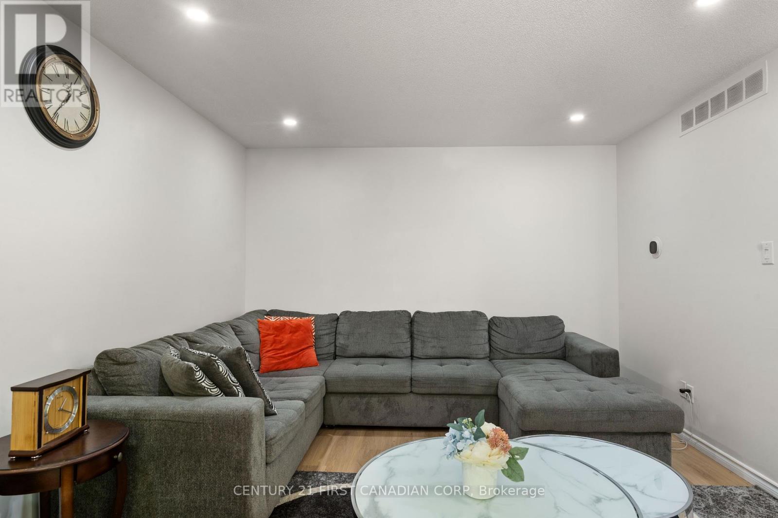 139 Kimberley Avenue, London South (South J), Ontario  N5Z 4Z2 - Photo 8 - X12229168