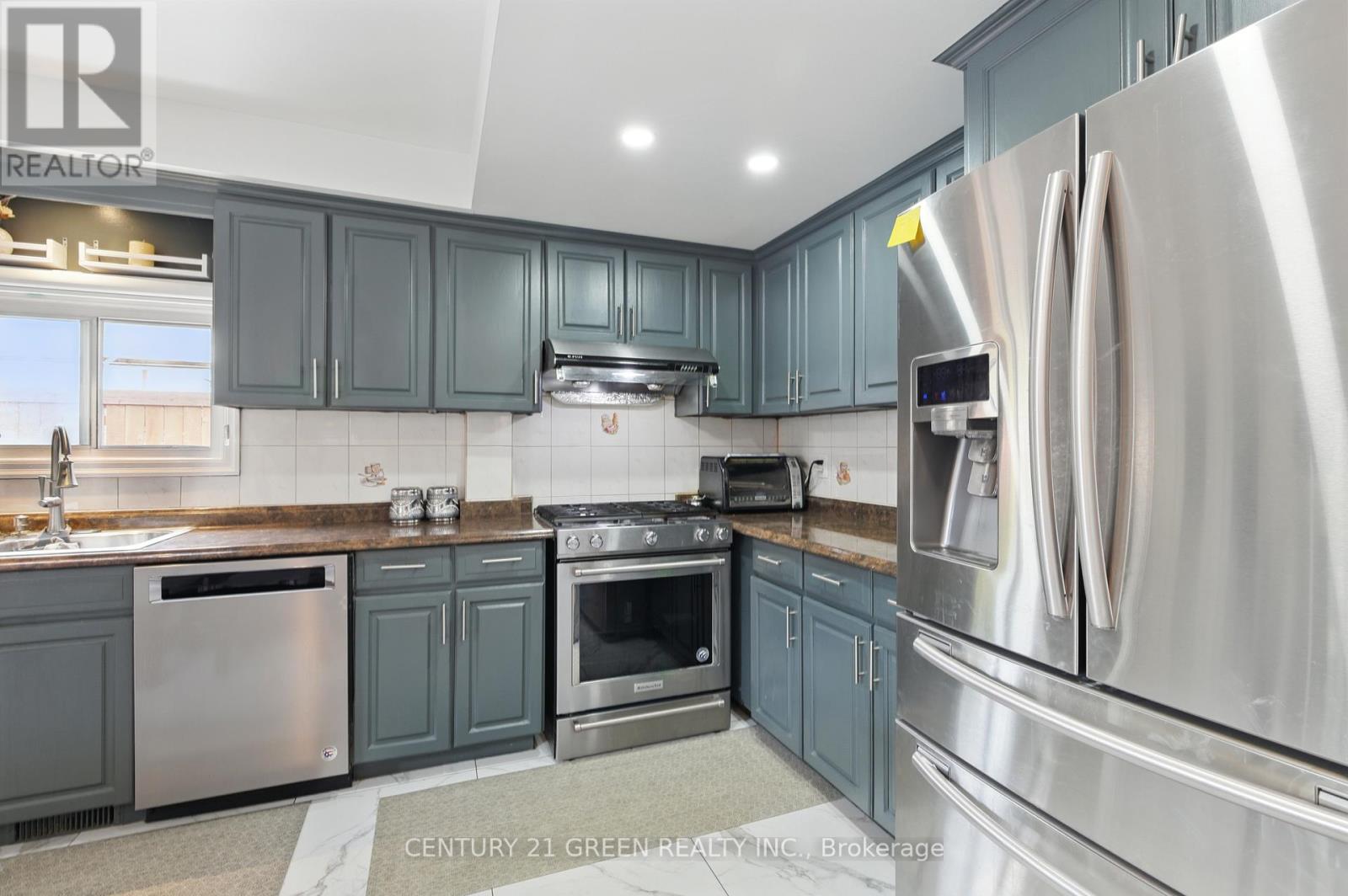 7649 Redstone Road, Mississauga, Ontario  L4T 2B7 - Photo 12 - W12202064