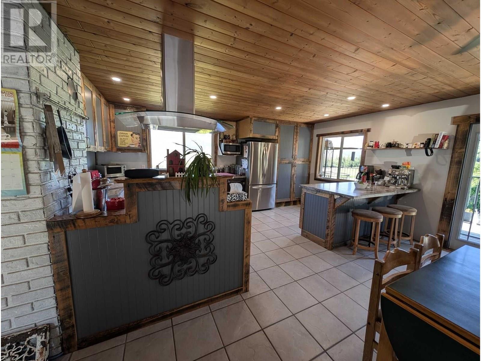 10281 Lee Road, Williams Lake, British Columbia  V2J 6R6 - Photo 6 - R3017104