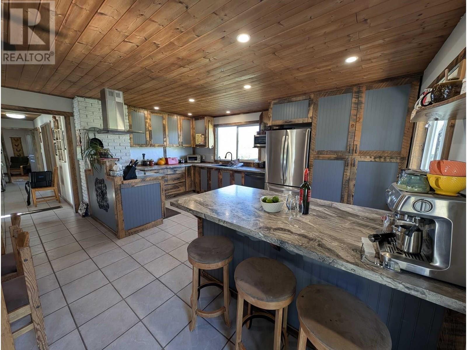 10281 Lee Road, Williams Lake, British Columbia  V2J 6R6 - Photo 8 - R3017104