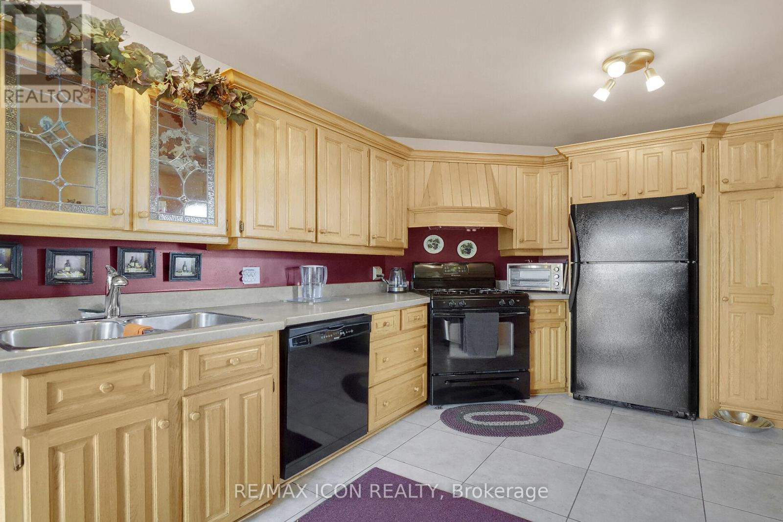 21 Lunn Lane, Dutton/dunwich, Ontario  N0L 2M0 - Photo 16 - X12226134