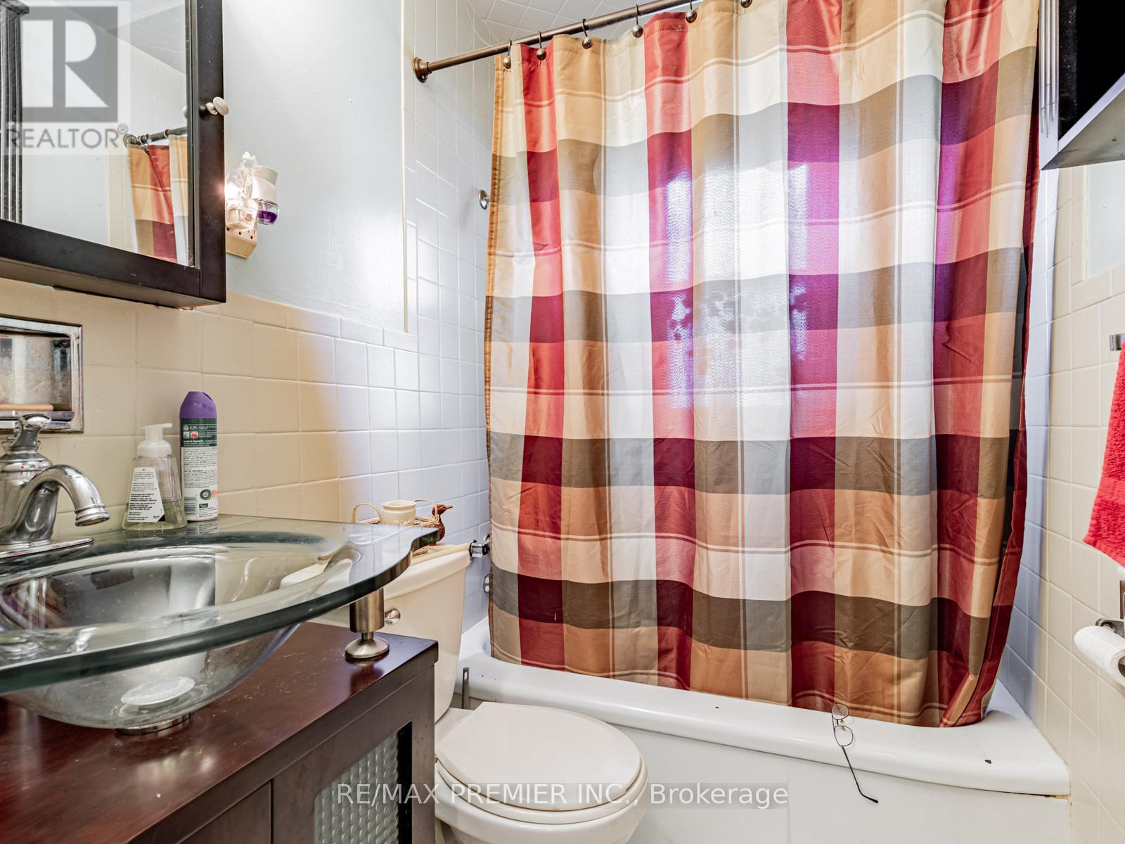 16 Goddard Street, Toronto (Bathurst Manor), Ontario  M3H 5C6 - Photo 14 - C12228857