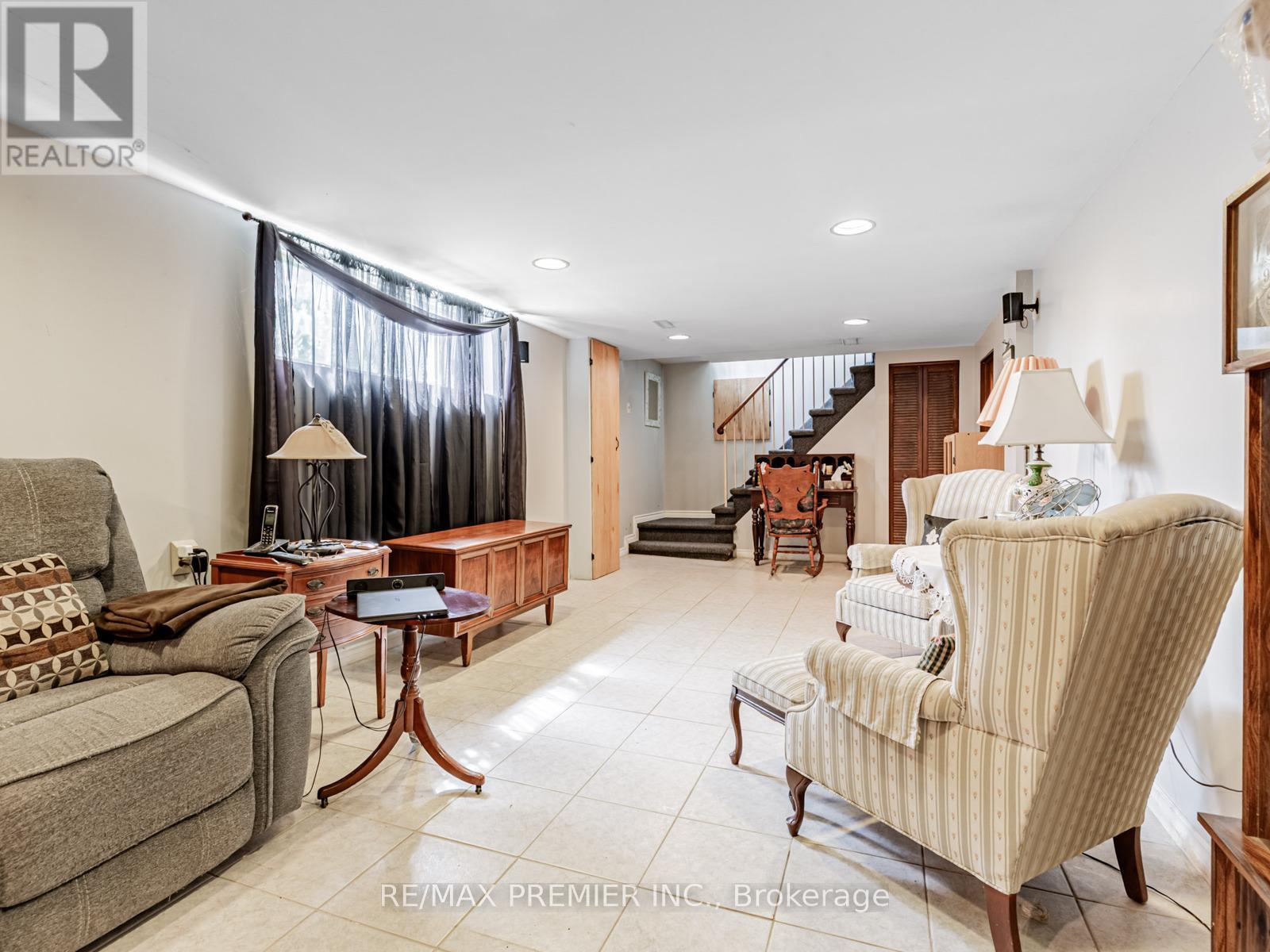 16 Goddard Street, Toronto (Bathurst Manor), Ontario  M3H 5C6 - Photo 17 - C12228857