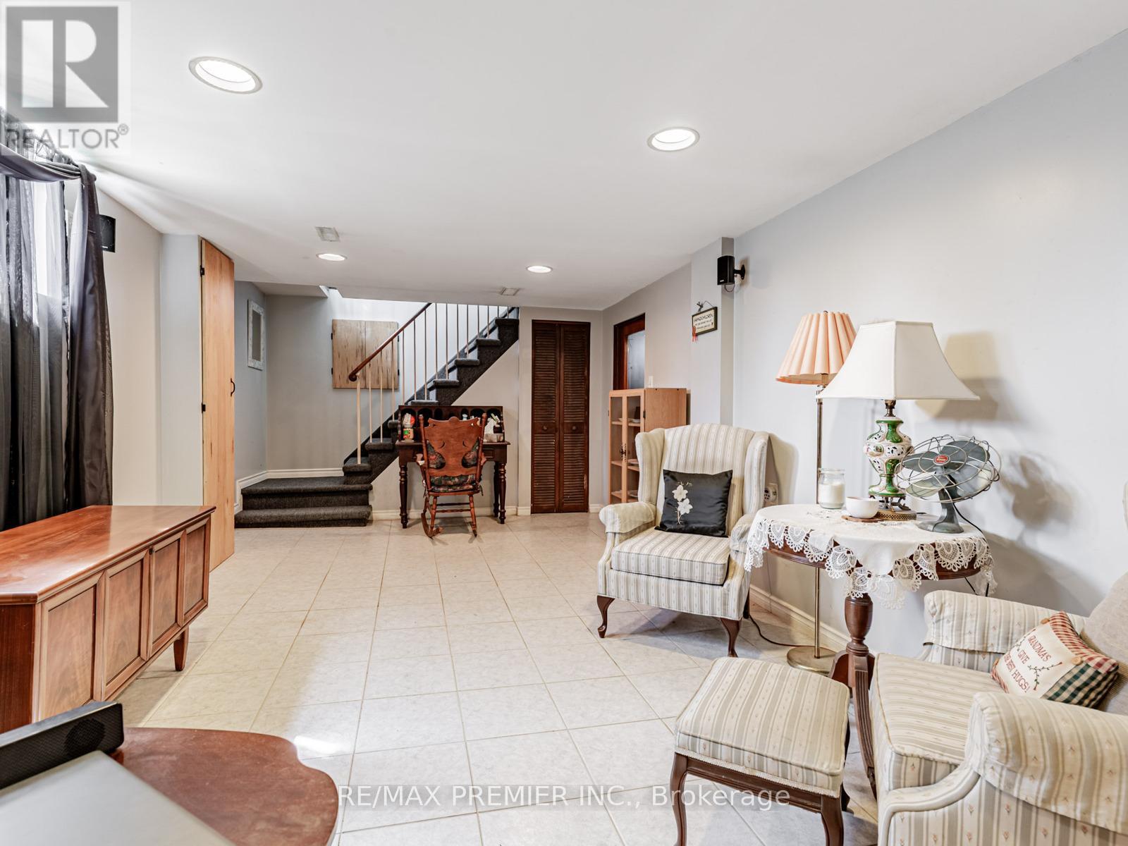 16 Goddard Street, Toronto (Bathurst Manor), Ontario  M3H 5C6 - Photo 19 - C12228857