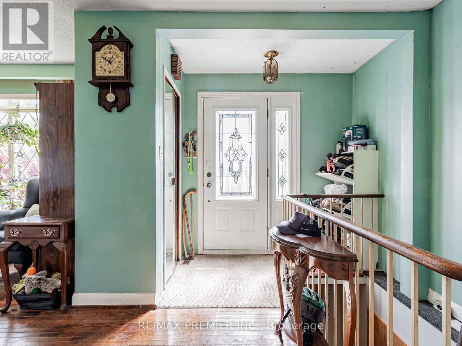 16 Goddard Street, Toronto (Bathurst Manor), Ontario  M3H 5C6 - Photo 6 - C12228857