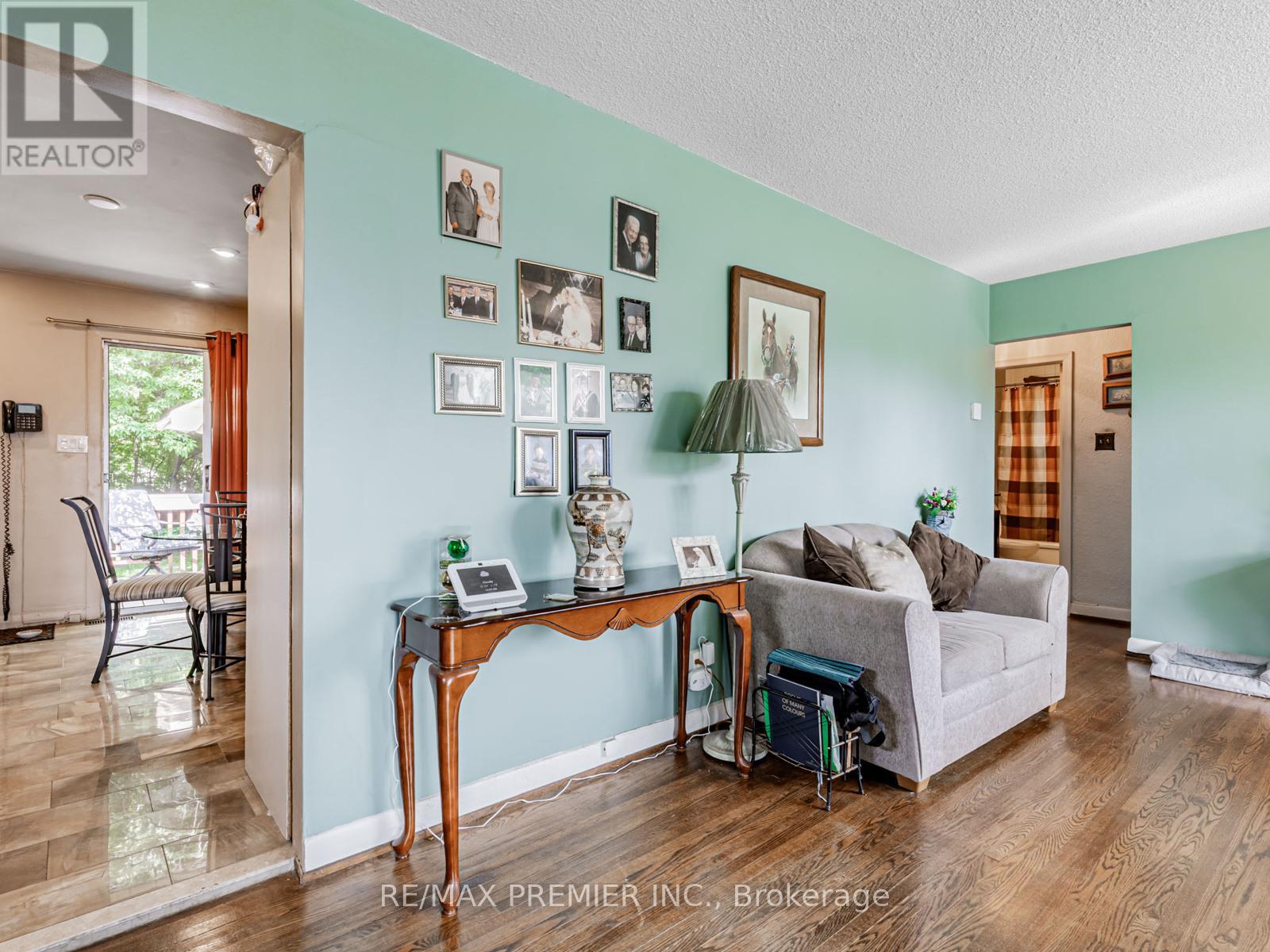 16 Goddard Street, Toronto (Bathurst Manor), Ontario  M3H 5C6 - Photo 7 - C12228857