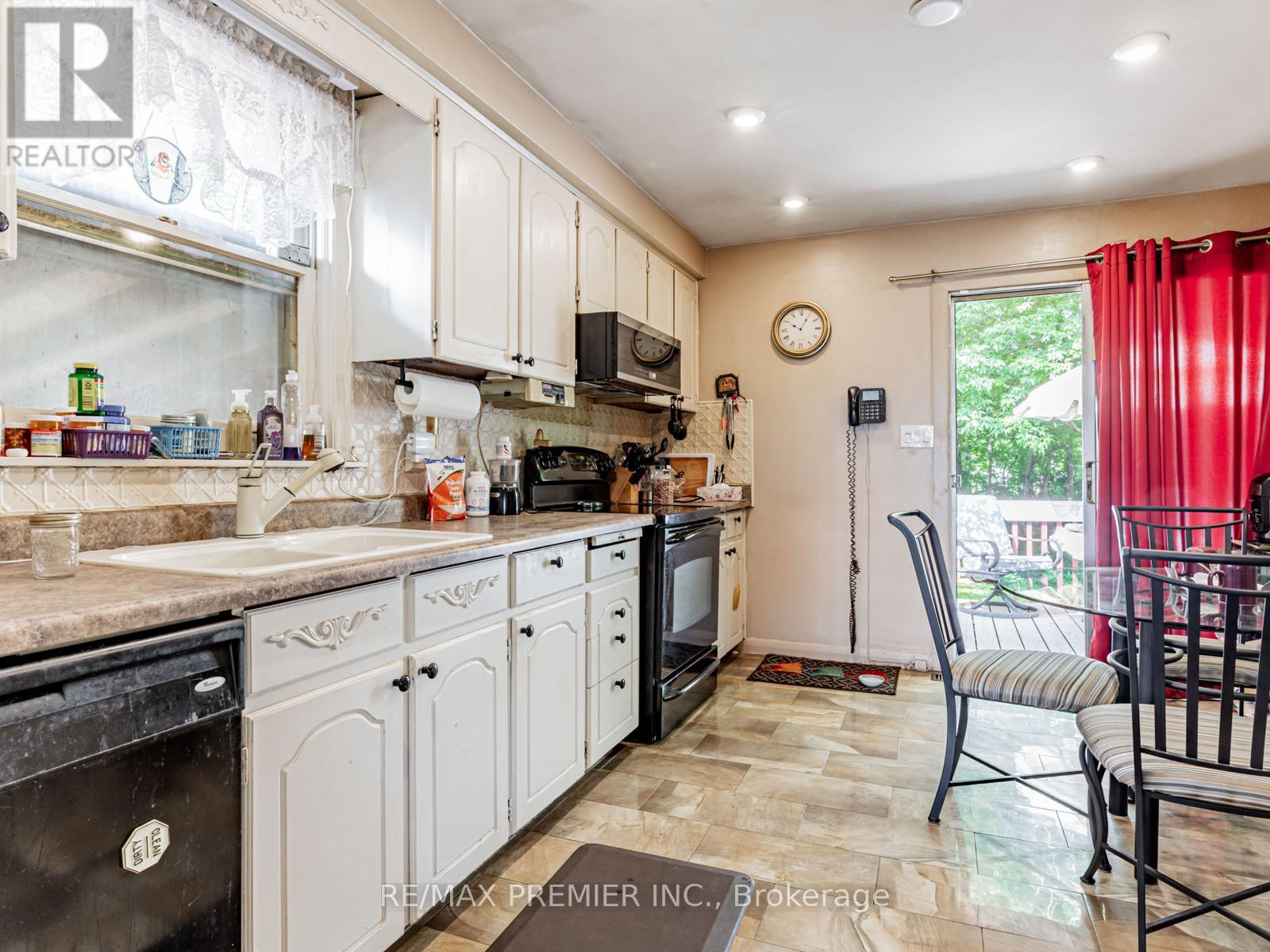 16 Goddard Street, Toronto (Bathurst Manor), Ontario  M3H 5C6 - Photo 9 - C12228857