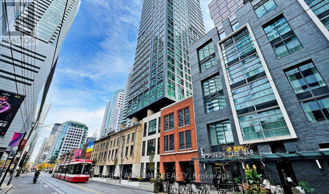4303 - 327 King Street W, Toronto (Waterfront Communities), Ontario  M5V 0W7 - Photo 3 - C12229021