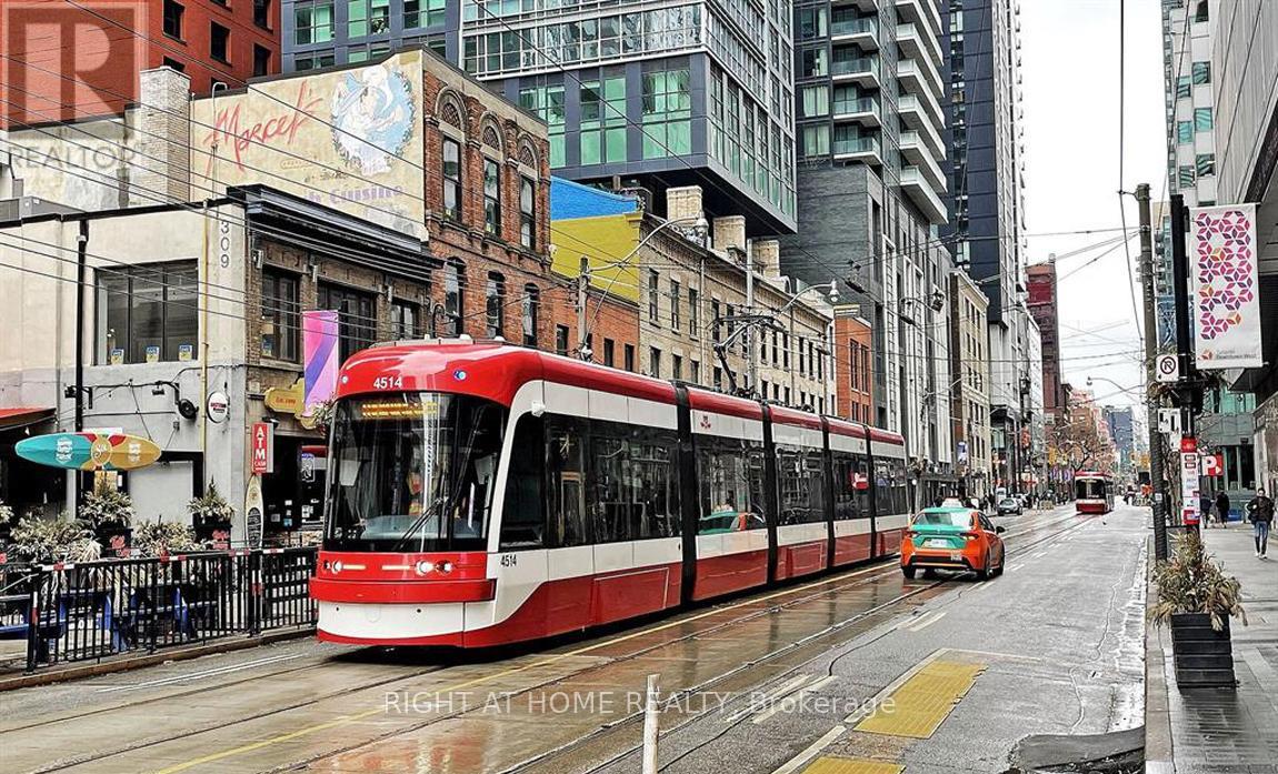 4303 - 327 King Street W, Toronto (Waterfront Communities), Ontario  M5V 0W7 - Photo 31 - C12229021