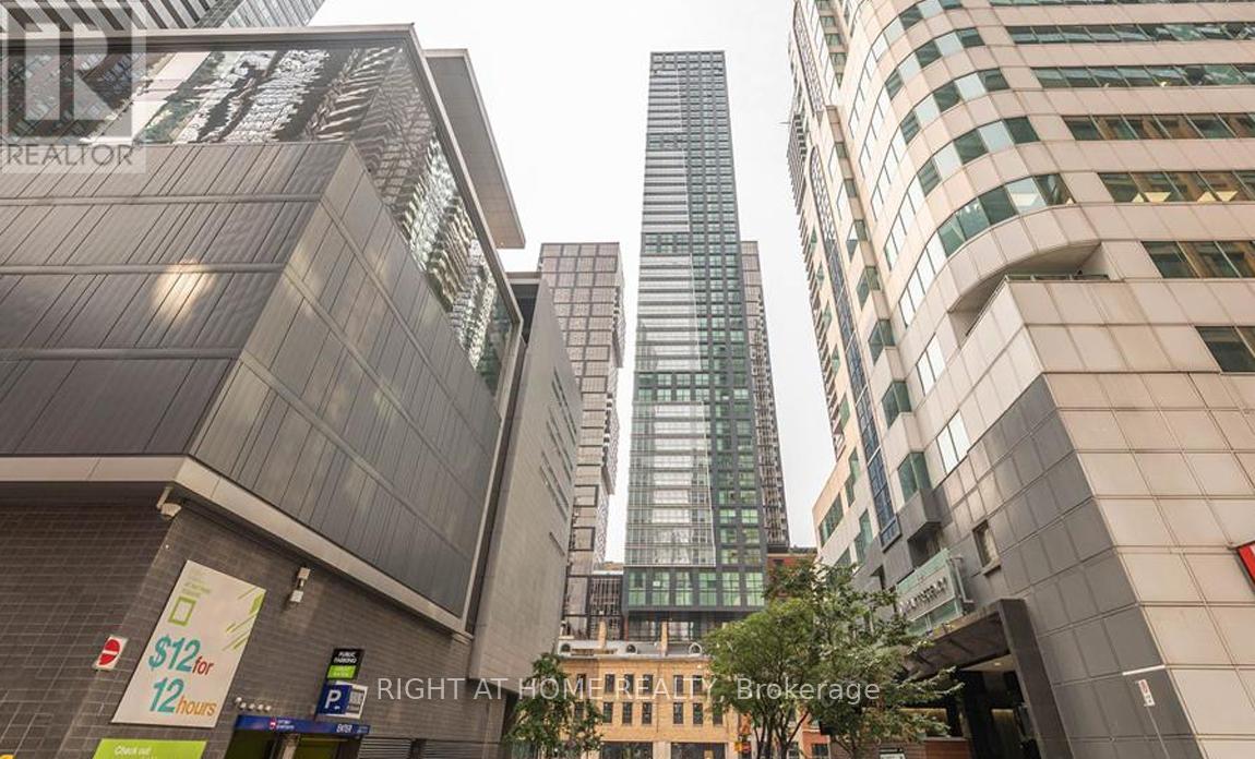 4303 - 327 King Street W, Toronto (Waterfront Communities), Ontario  M5V 0W7 - Photo 4 - C12229021