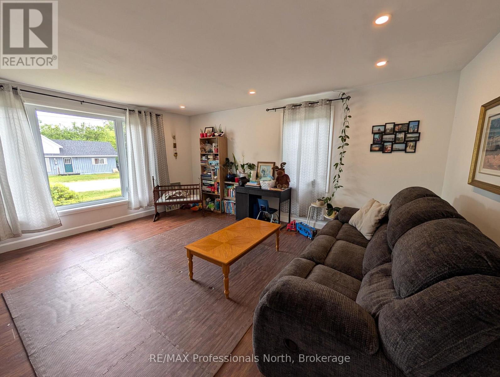 27 Lincoln Avenue, South River, Ontario  P0A 1X0 - Photo 12 - X12222650