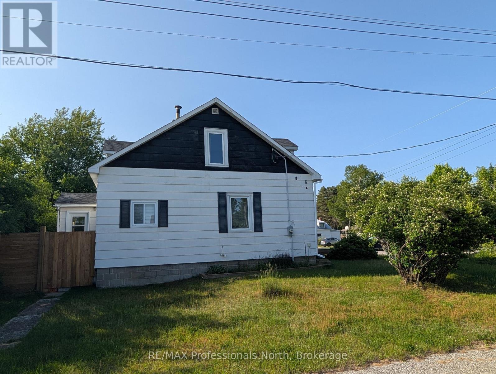 27 Lincoln Avenue, South River, Ontario  P0A 1X0 - Photo 4 - X12222650
