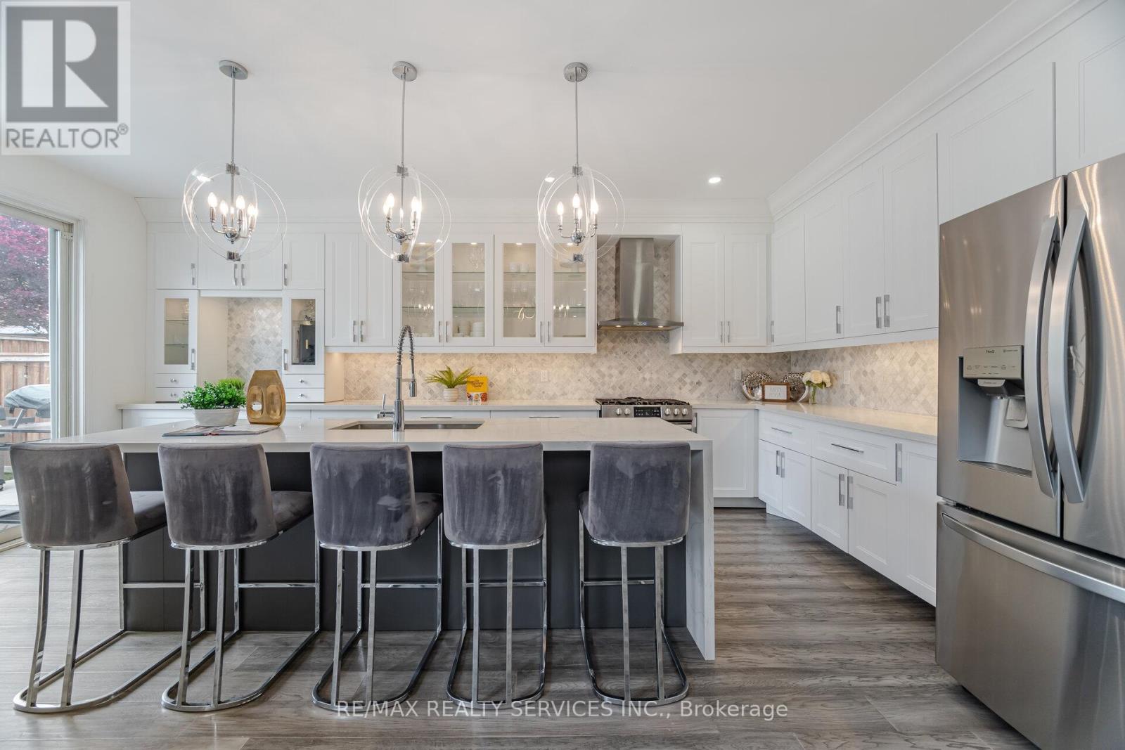 Property at 532 NAPA VALLEY AVENUE image 2