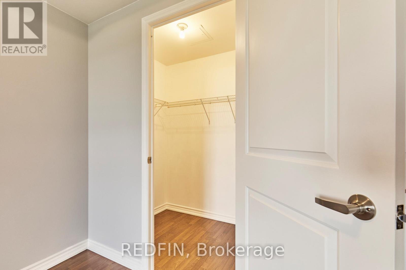 1016 - 9235 Jane Street, Vaughan (Maple), Ontario  L6A 0J8 - Photo 12 - N12228673
