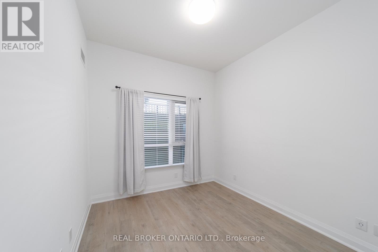 108 - 58 Lakeside Terrace, Barrie (Little Lake), Ontario  L4M 0L5 - Photo 11 - S12229163