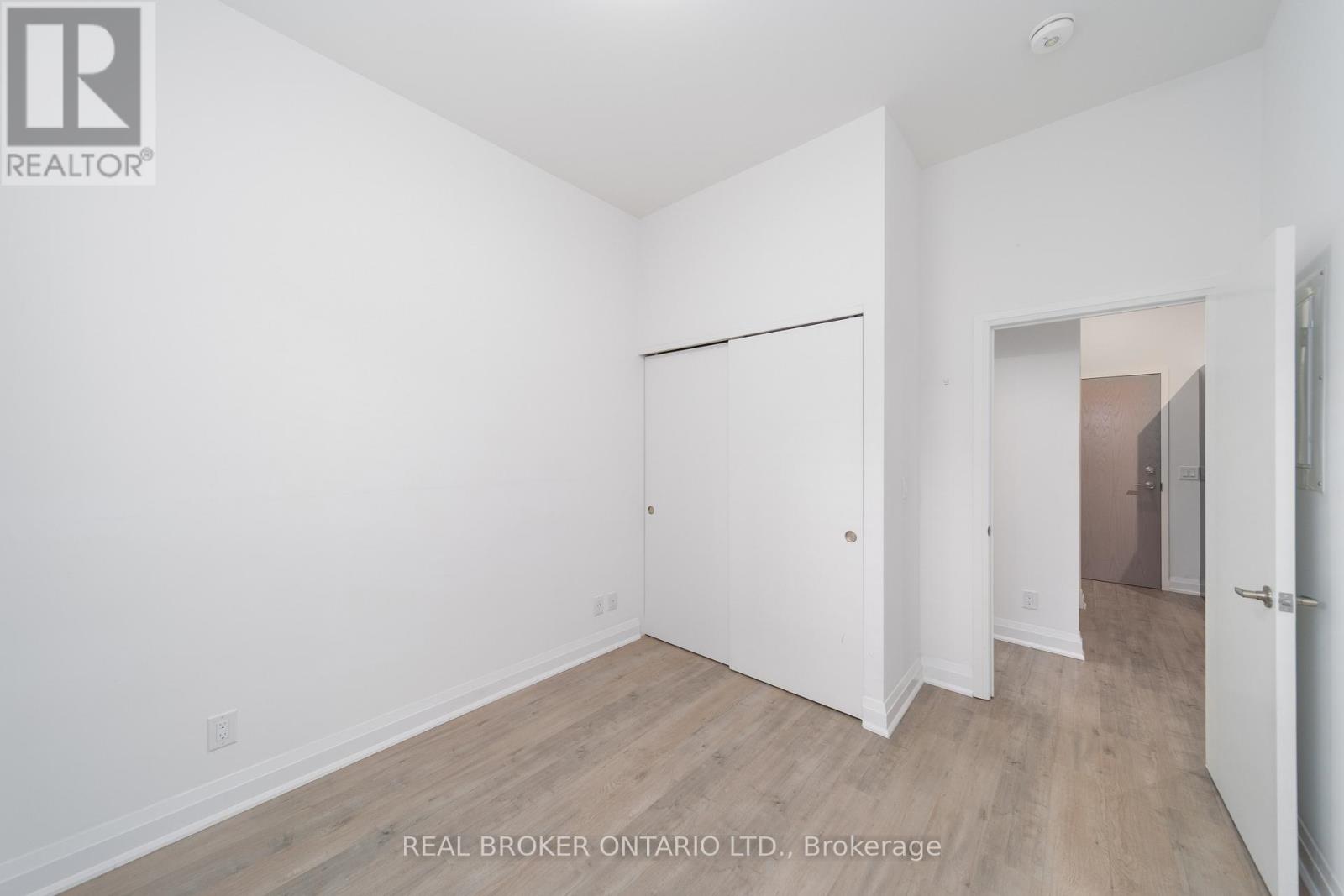 108 - 58 Lakeside Terrace, Barrie (Little Lake), Ontario  L4M 0L5 - Photo 12 - S12229163
