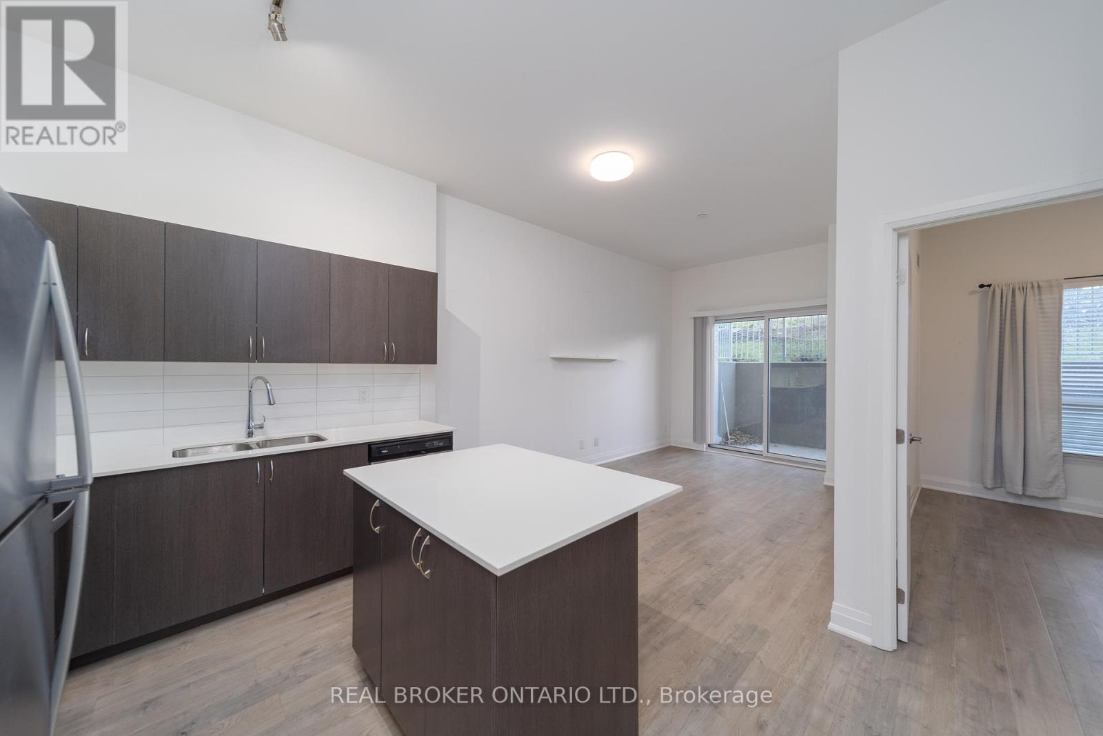 108 - 58 Lakeside Terrace, Barrie (Little Lake), Ontario  L4M 0L5 - Photo 4 - S12229163