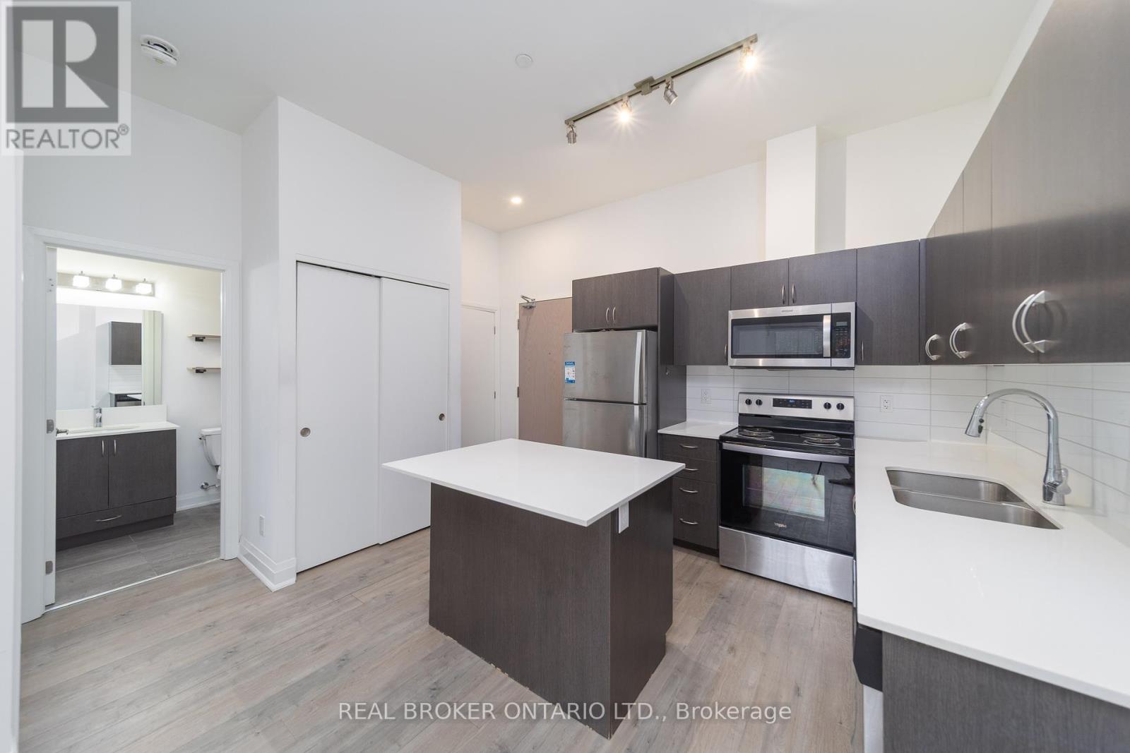 108 - 58 Lakeside Terrace, Barrie (Little Lake), Ontario  L4M 0L5 - Photo 6 - S12229163