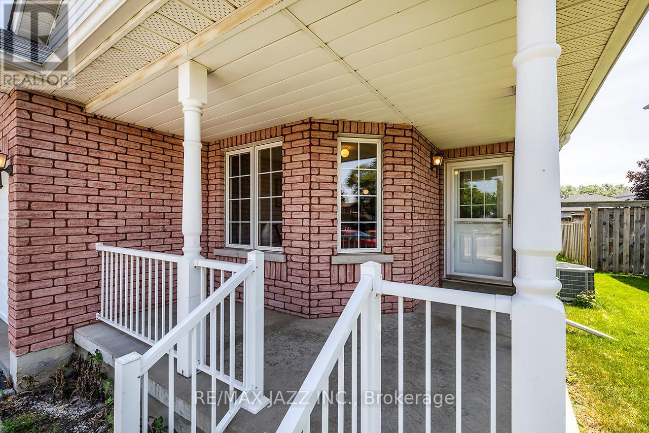 Property at 851 GRANDVIEW STREET N image 3