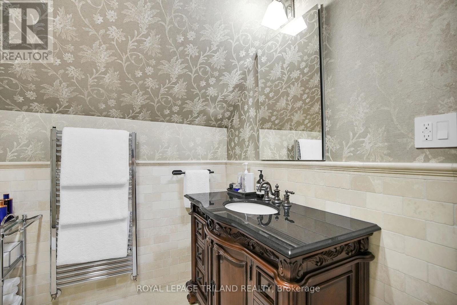 512 Colborne Street, London East, Ontario  N6B 2T5 - Photo 36 - X12229262