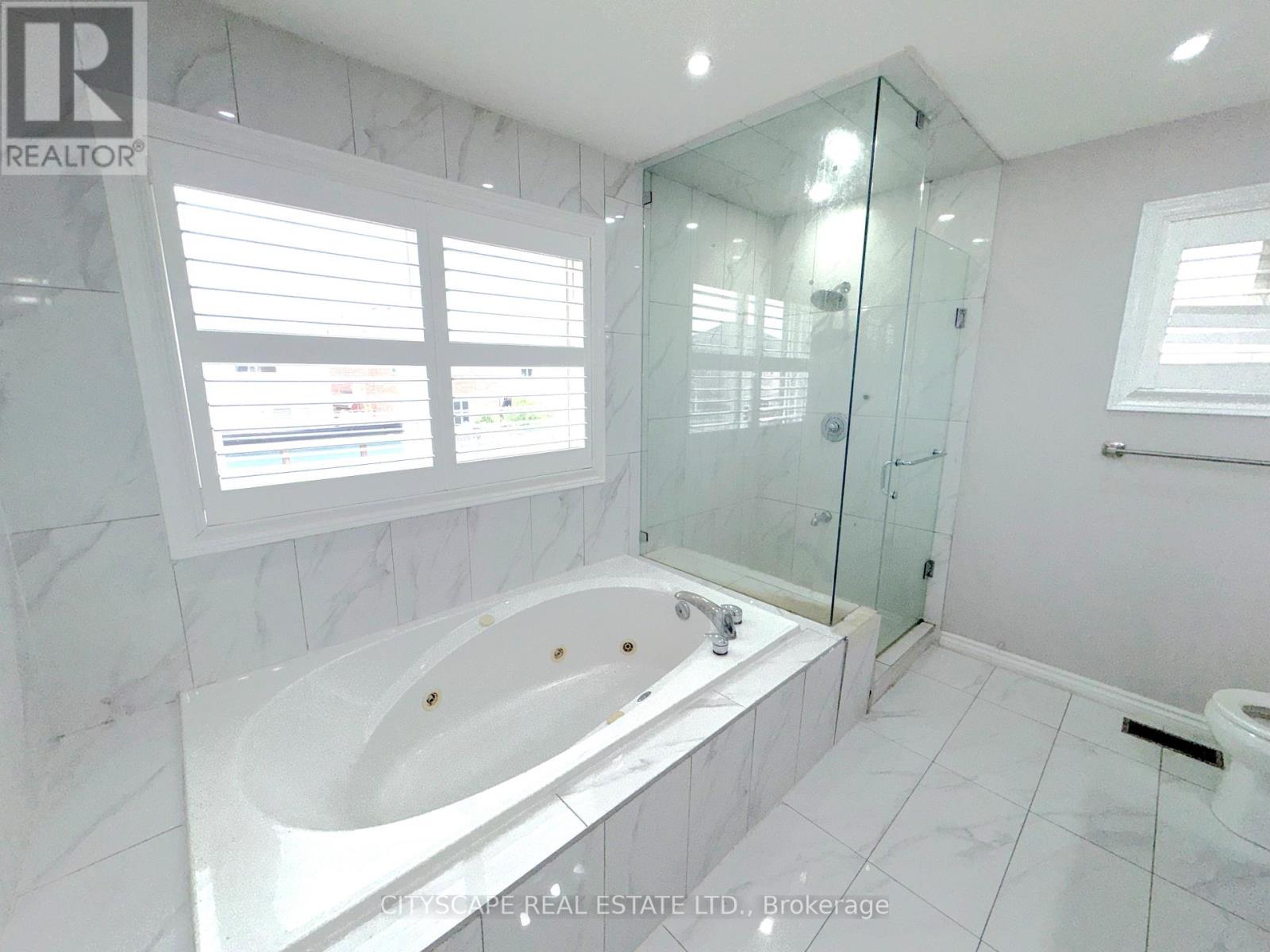 19 Bottlebrush Drive, Brampton (Sandringham-Wellington), Ontario  L6R 2Z5 - Photo 18 - W12228528