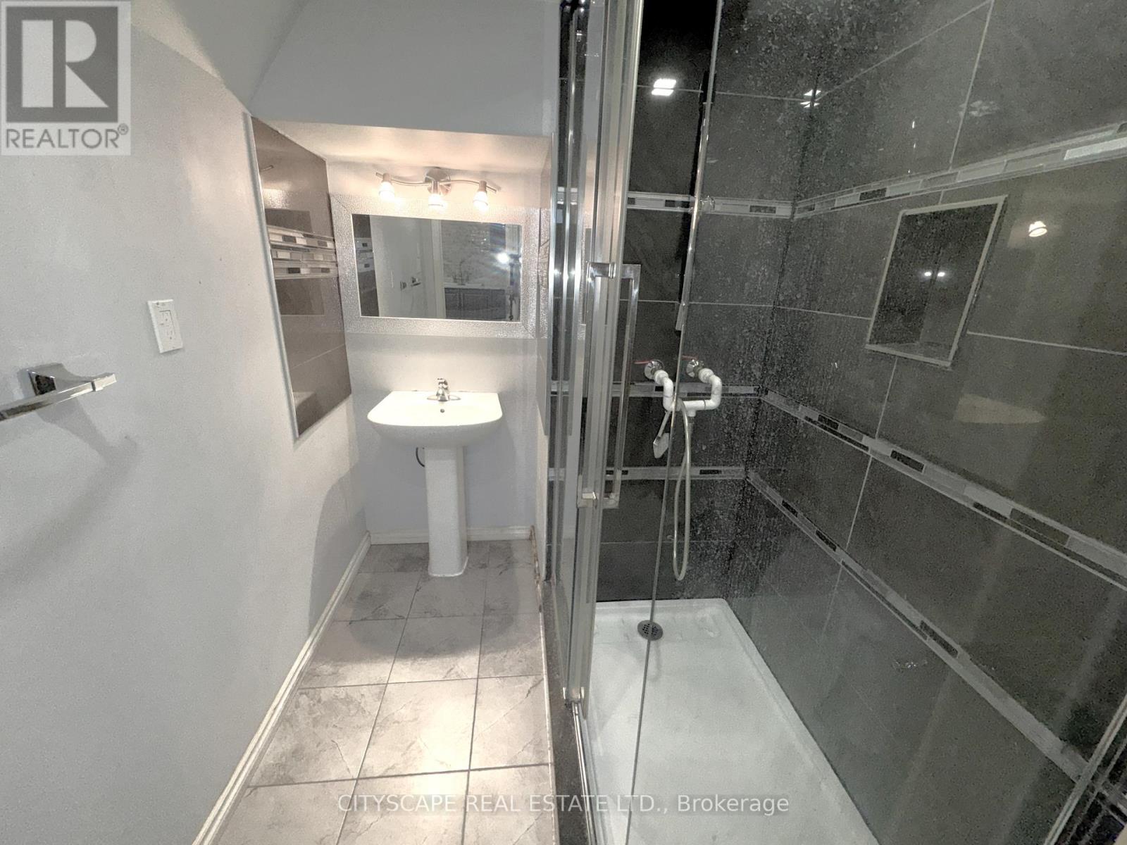 19 Bottlebrush Drive, Brampton (Sandringham-Wellington), Ontario  L6R 2Z5 - Photo 34 - W12228528