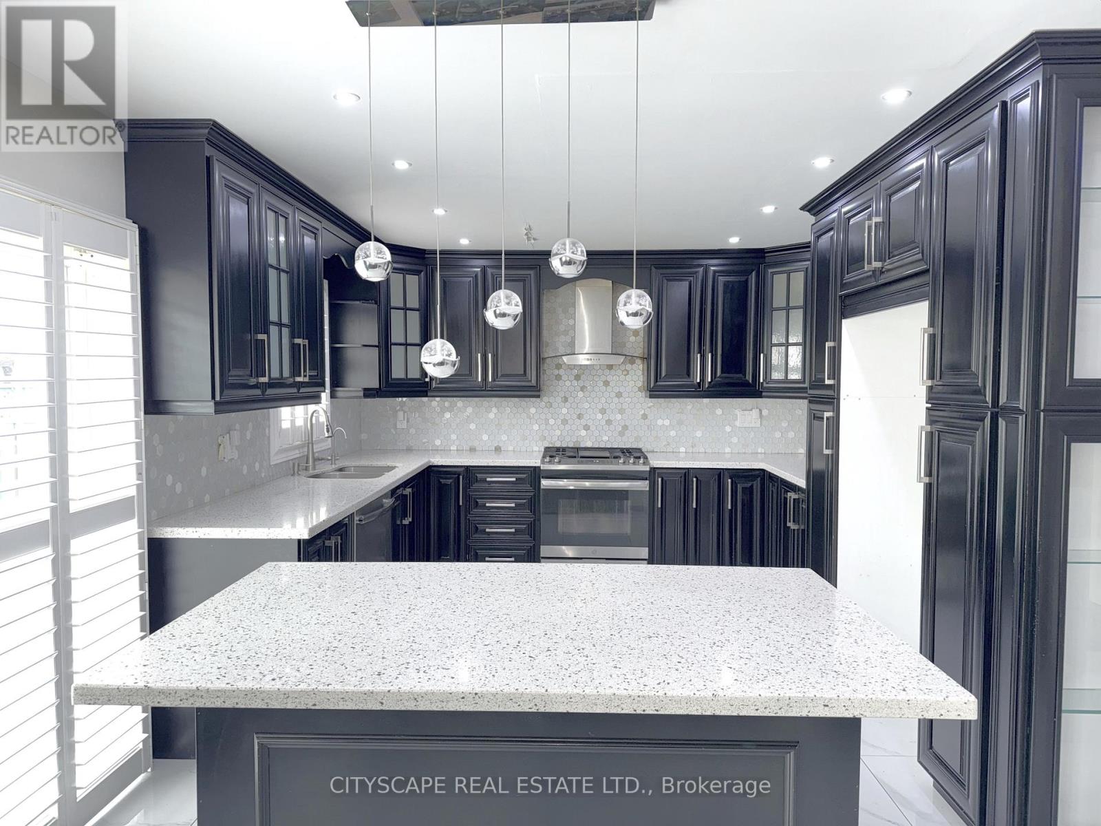 19 Bottlebrush Drive, Brampton (Sandringham-Wellington), Ontario  L6R 2Z5 - Photo 6 - W12228528