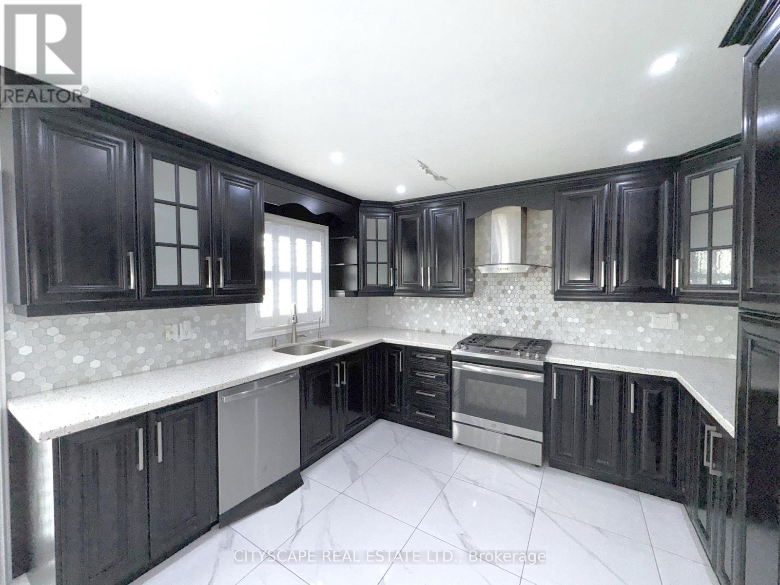 19 Bottlebrush Drive, Brampton (Sandringham-Wellington), Ontario  L6R 2Z5 - Photo 7 - W12228528