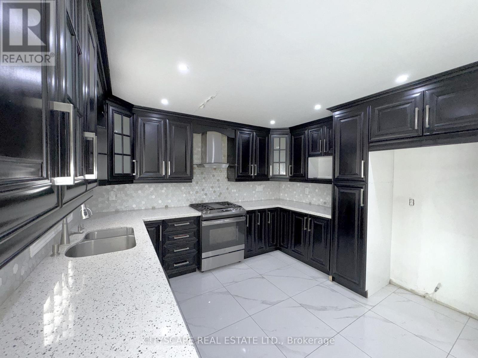 19 Bottlebrush Drive, Brampton (Sandringham-Wellington), Ontario  L6R 2Z5 - Photo 8 - W12228528
