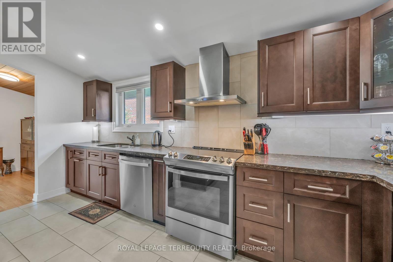 130 Verobeach Boulevard, Toronto (Humbermede), Ontario  M9M 1R1 - Photo 10 - W12228592