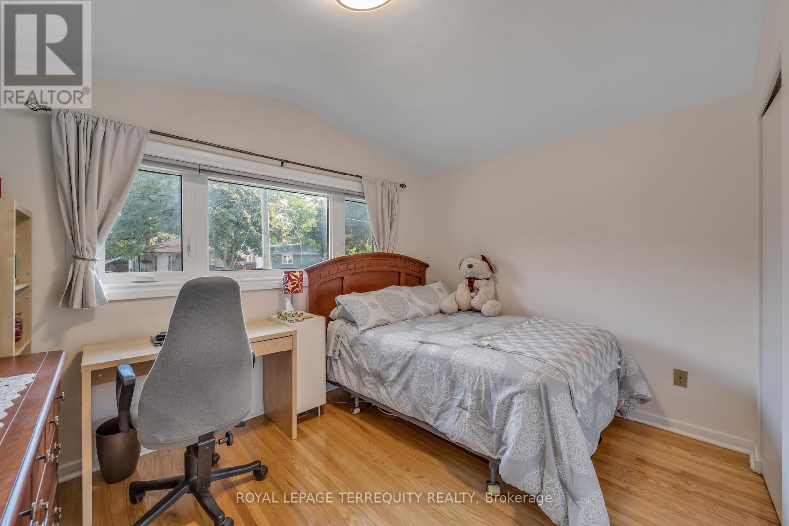 130 Verobeach Boulevard, Toronto (Humbermede), Ontario  M9M 1R1 - Photo 16 - W12228592