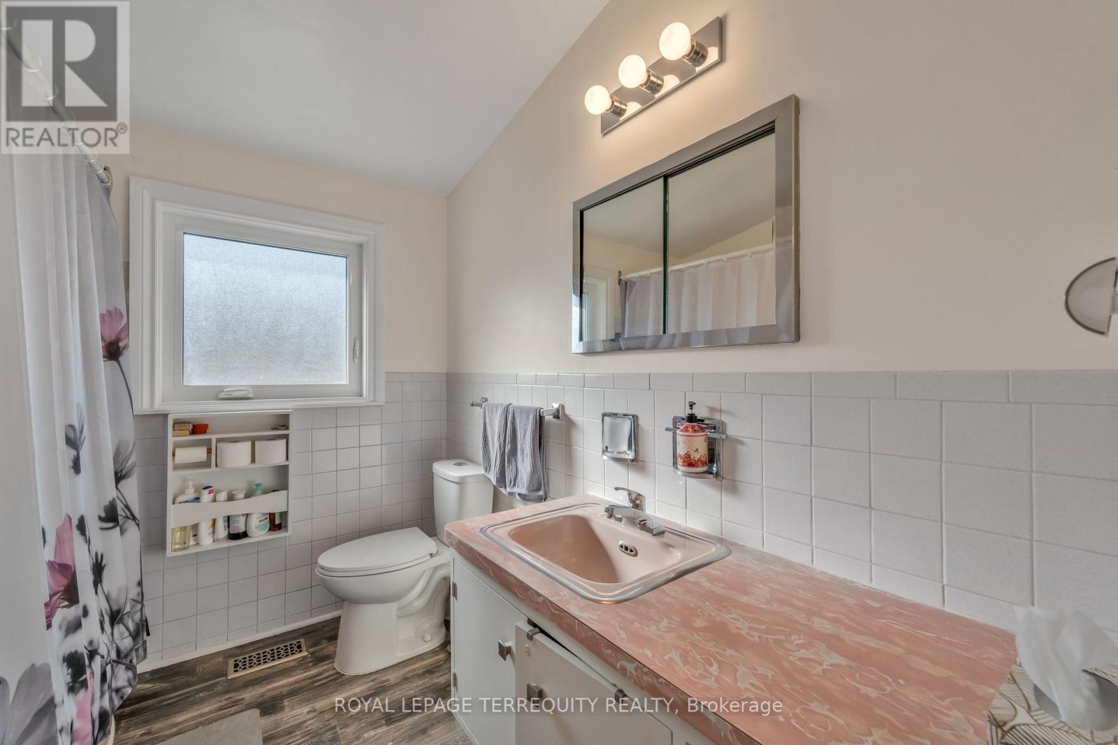 130 Verobeach Boulevard, Toronto (Humbermede), Ontario  M9M 1R1 - Photo 17 - W12228592