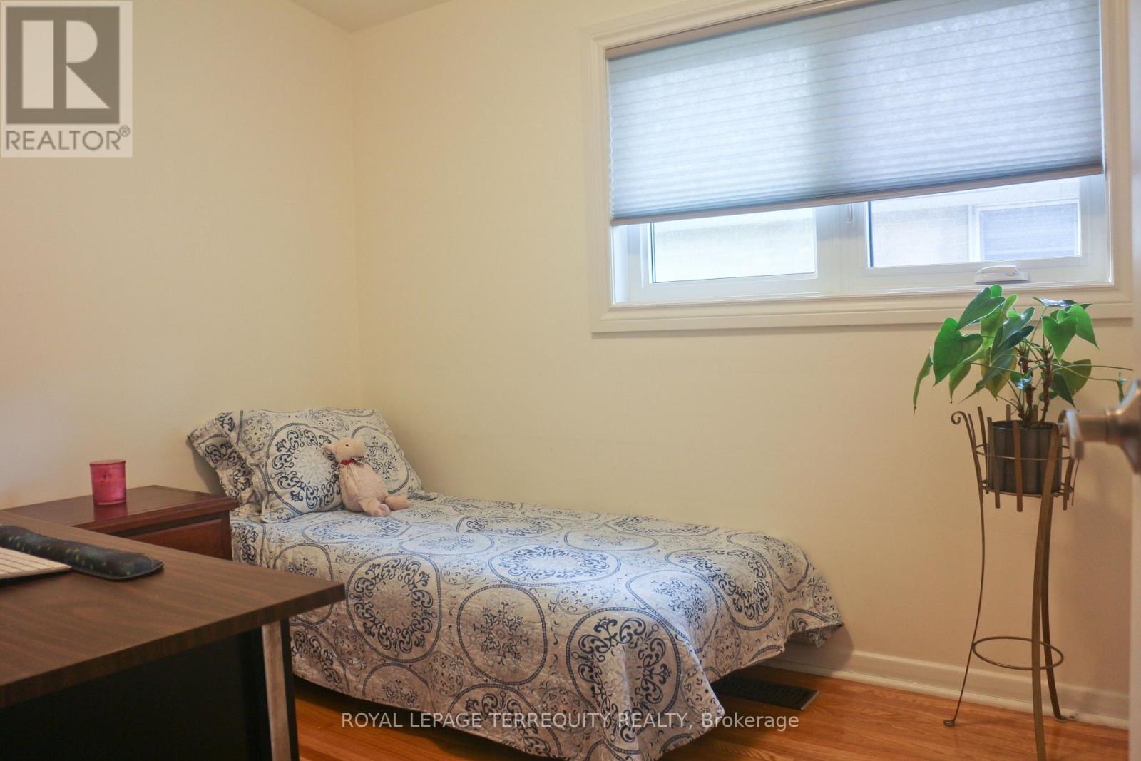 130 Verobeach Boulevard, Toronto (Humbermede), Ontario  M9M 1R1 - Photo 18 - W12228592