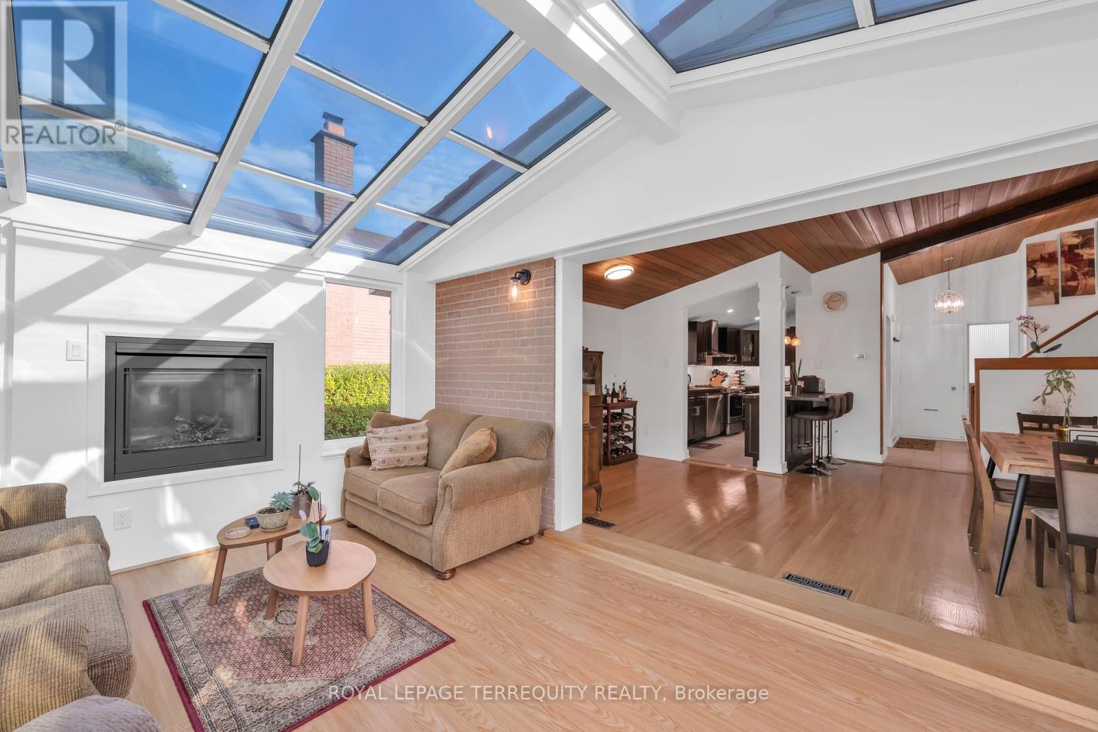 130 Verobeach Boulevard, Toronto (Humbermede), Ontario  M9M 1R1 - Photo 6 - W12228592