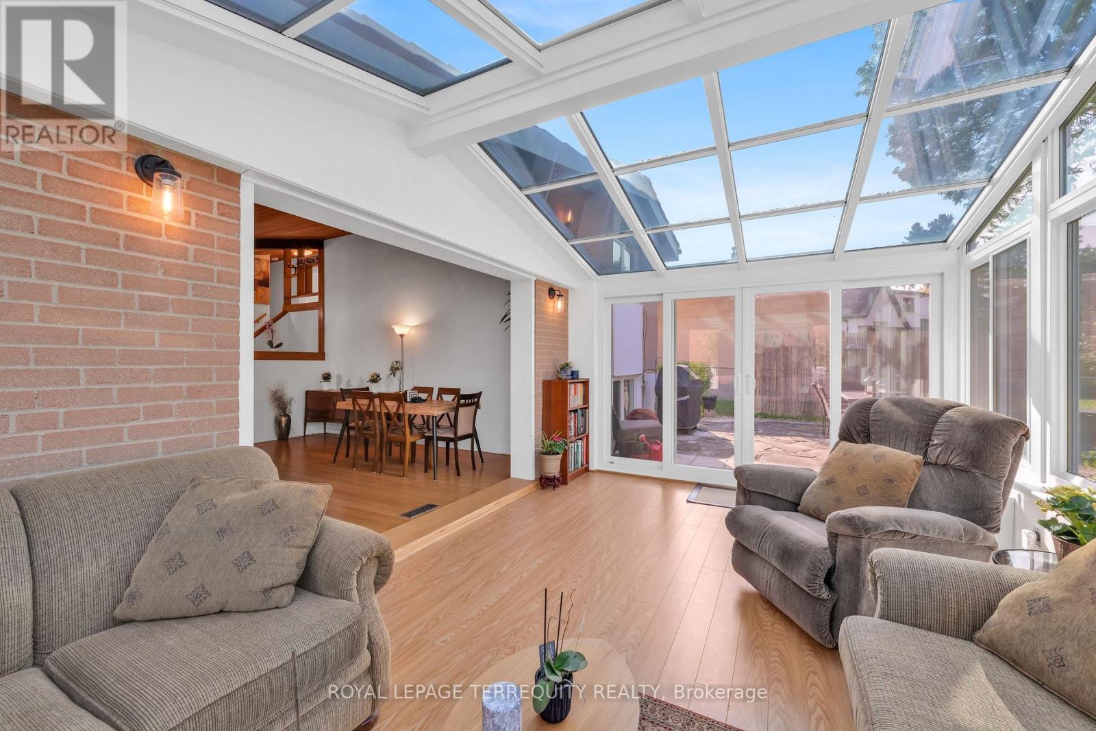 130 Verobeach Boulevard, Toronto (Humbermede), Ontario  M9M 1R1 - Photo 7 - W12228592