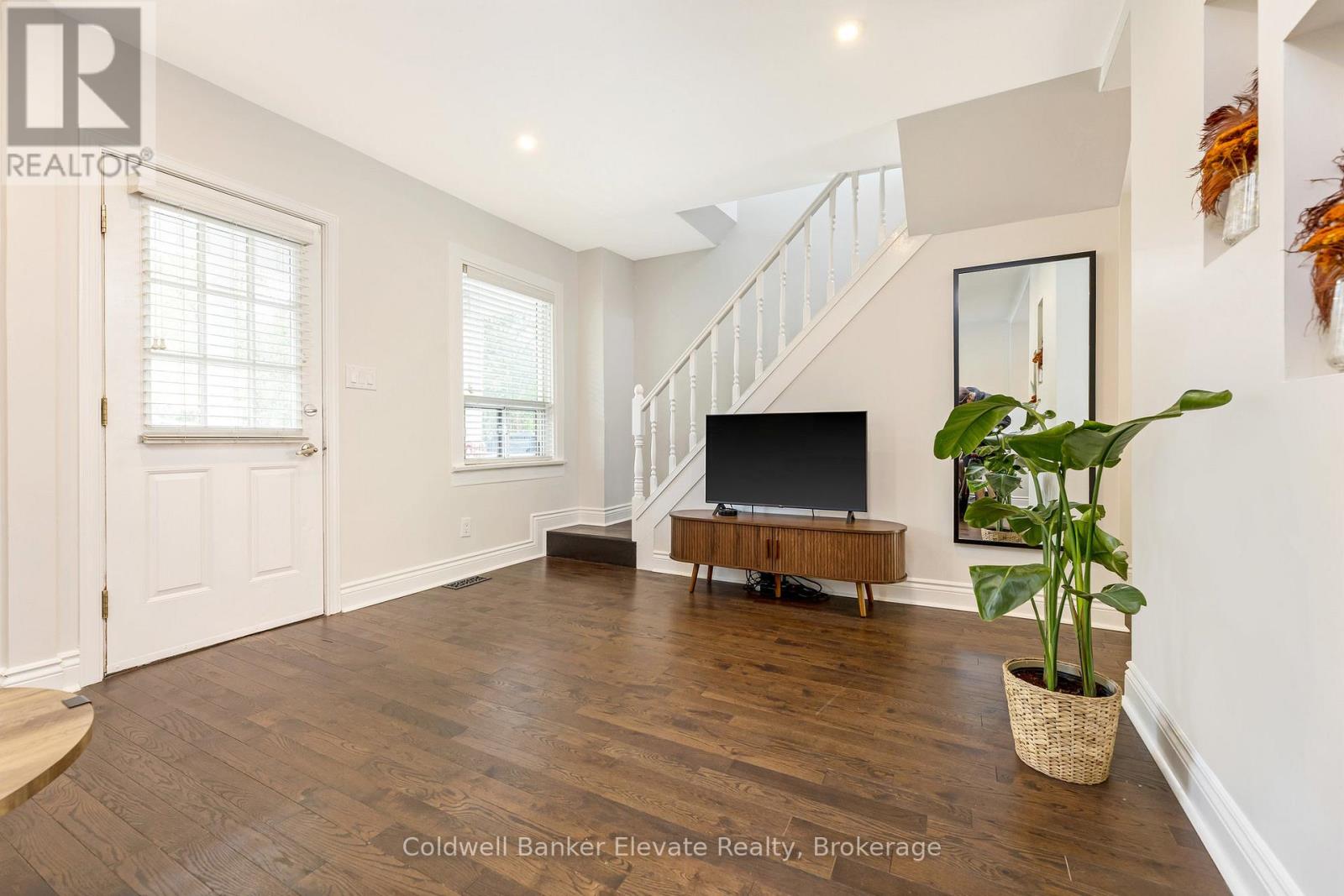 460 St John's Road, Toronto, Ontario  M6S 2L3 - Photo 7 - W12228837