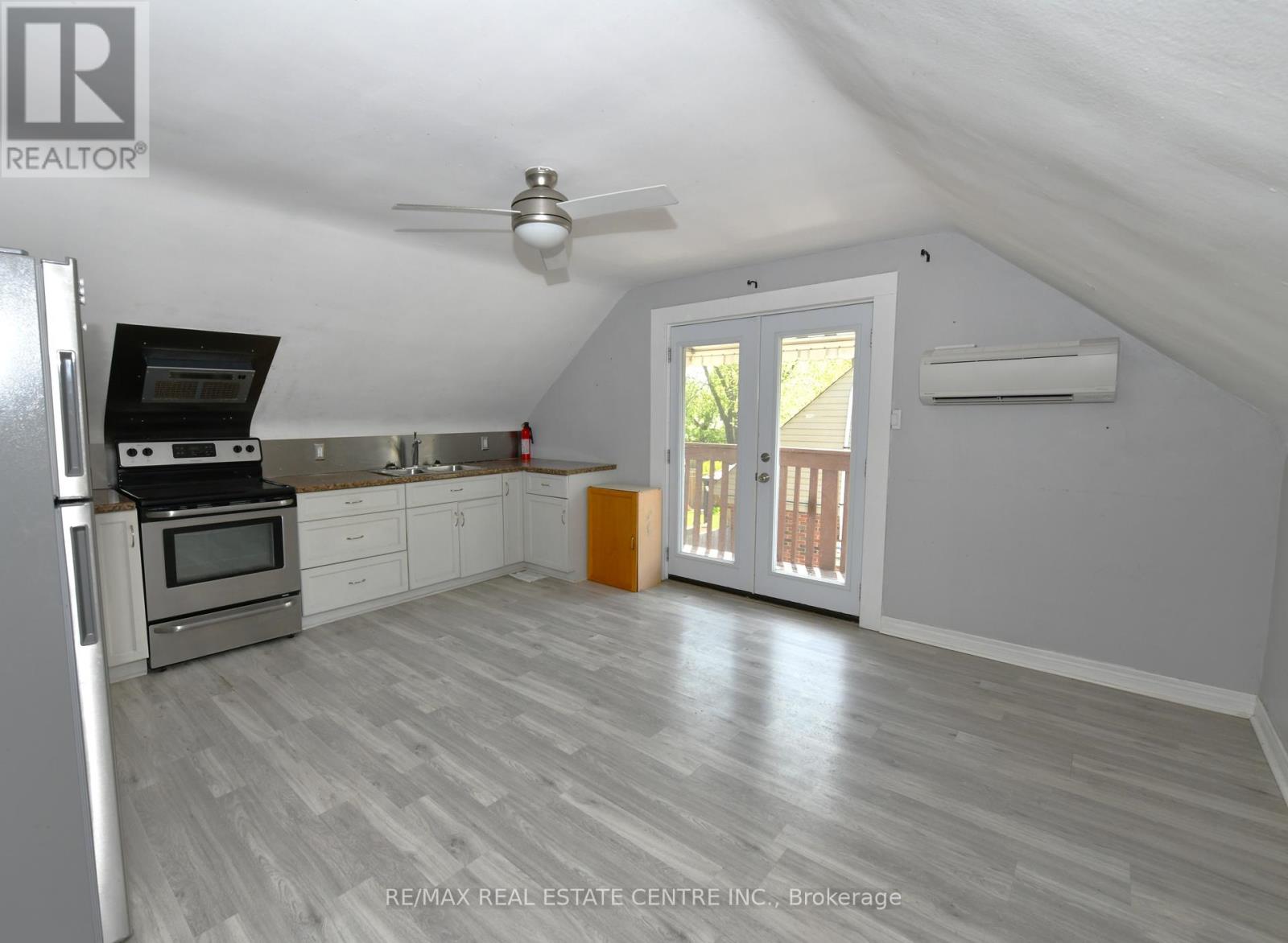 2070 Churchill Avenue, Burlington, Ontario  L7R 3T7 - Photo 10 - W12228916