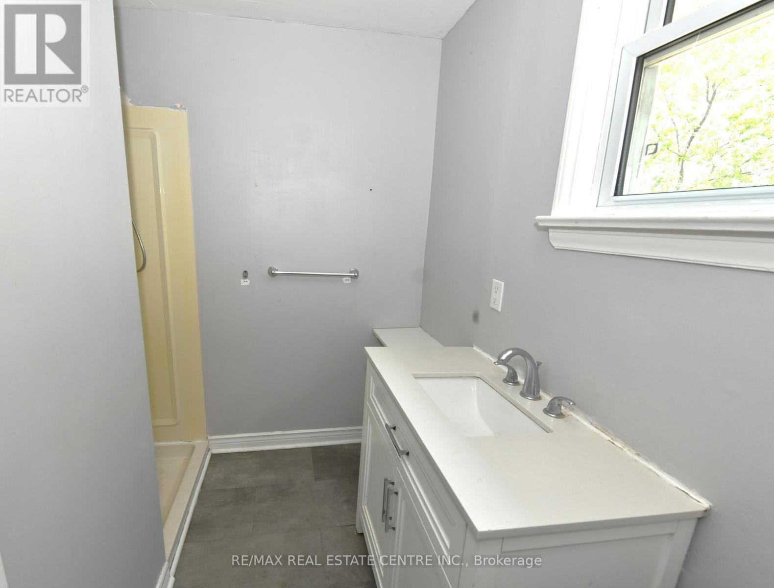 2070 Churchill Avenue, Burlington, Ontario  L7R 3T7 - Photo 13 - W12228916