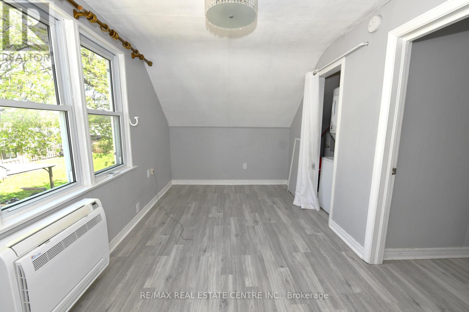2070 Churchill Avenue, Burlington, Ontario  L7R 3T7 - Photo 14 - W12228916