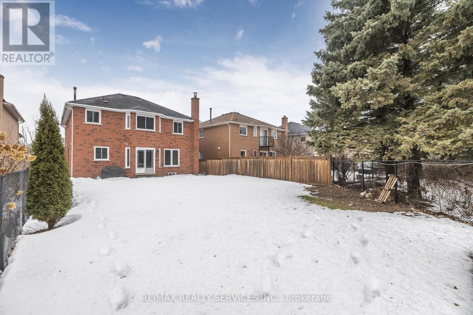 24 Royal Valley Drive, Caledon, Ontario  L7C 1B2 - Photo 48 - W12229013