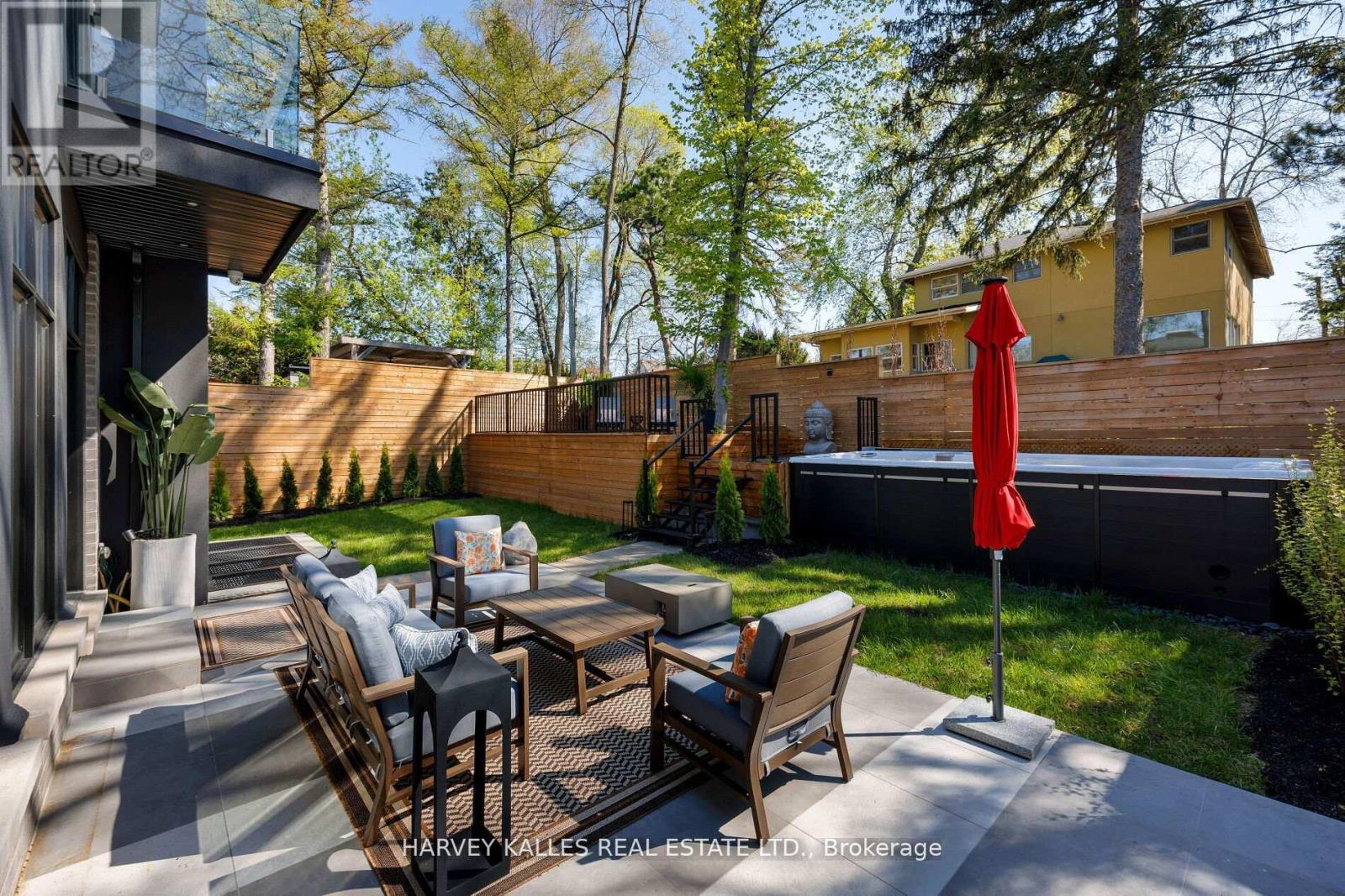 Property at 837 ROYAL YORK ROAD image 2