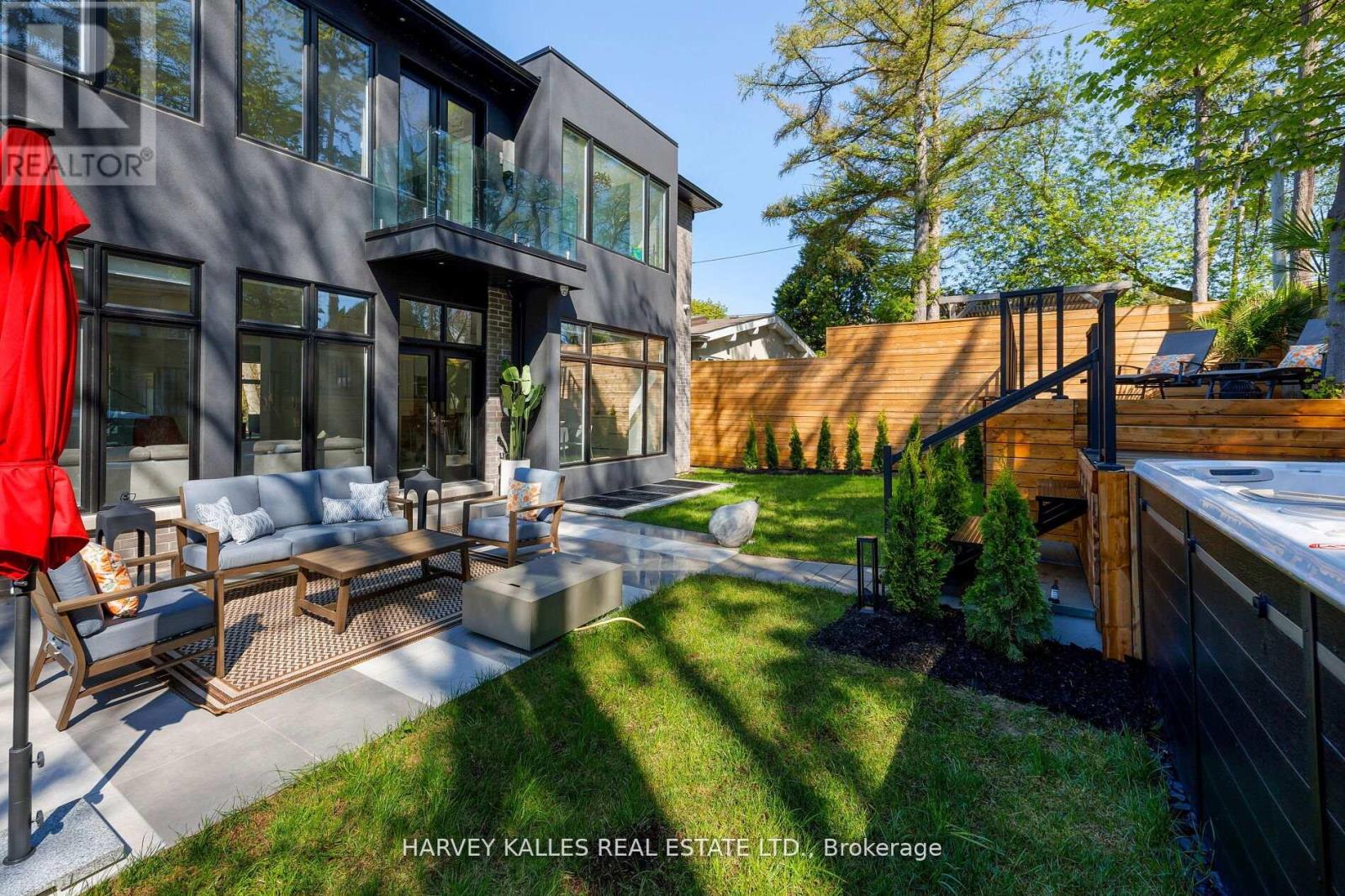 Property at 837 ROYAL YORK ROAD image 3
