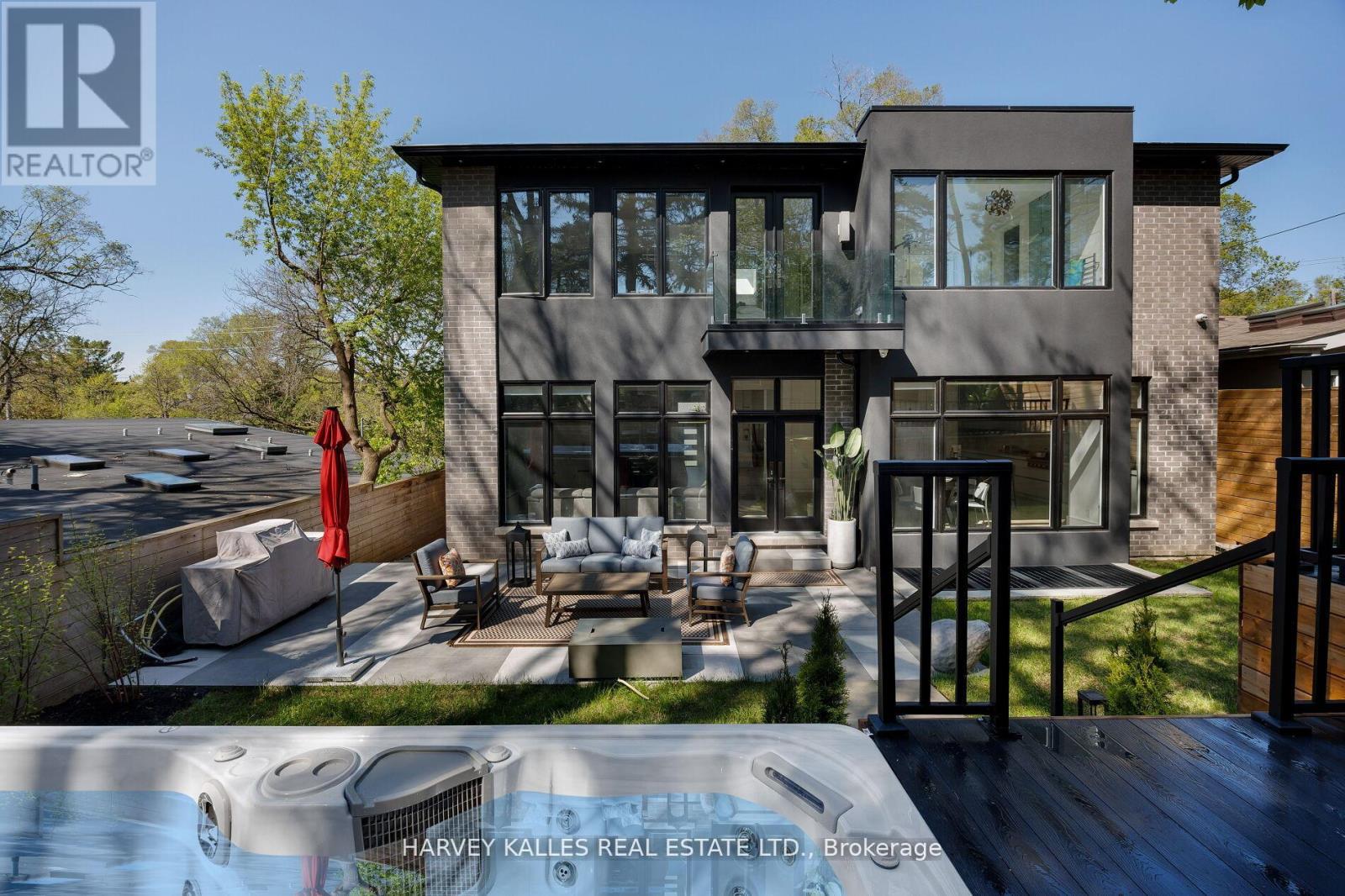 Property at 837 ROYAL YORK ROAD image 4