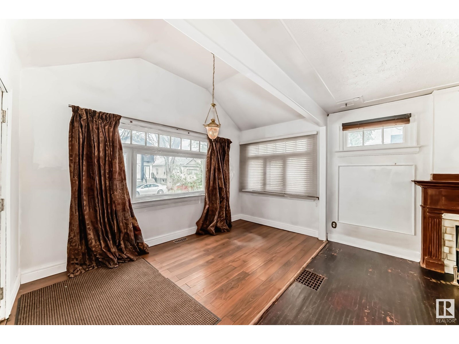 Property at 11619 96 ST NW image 1